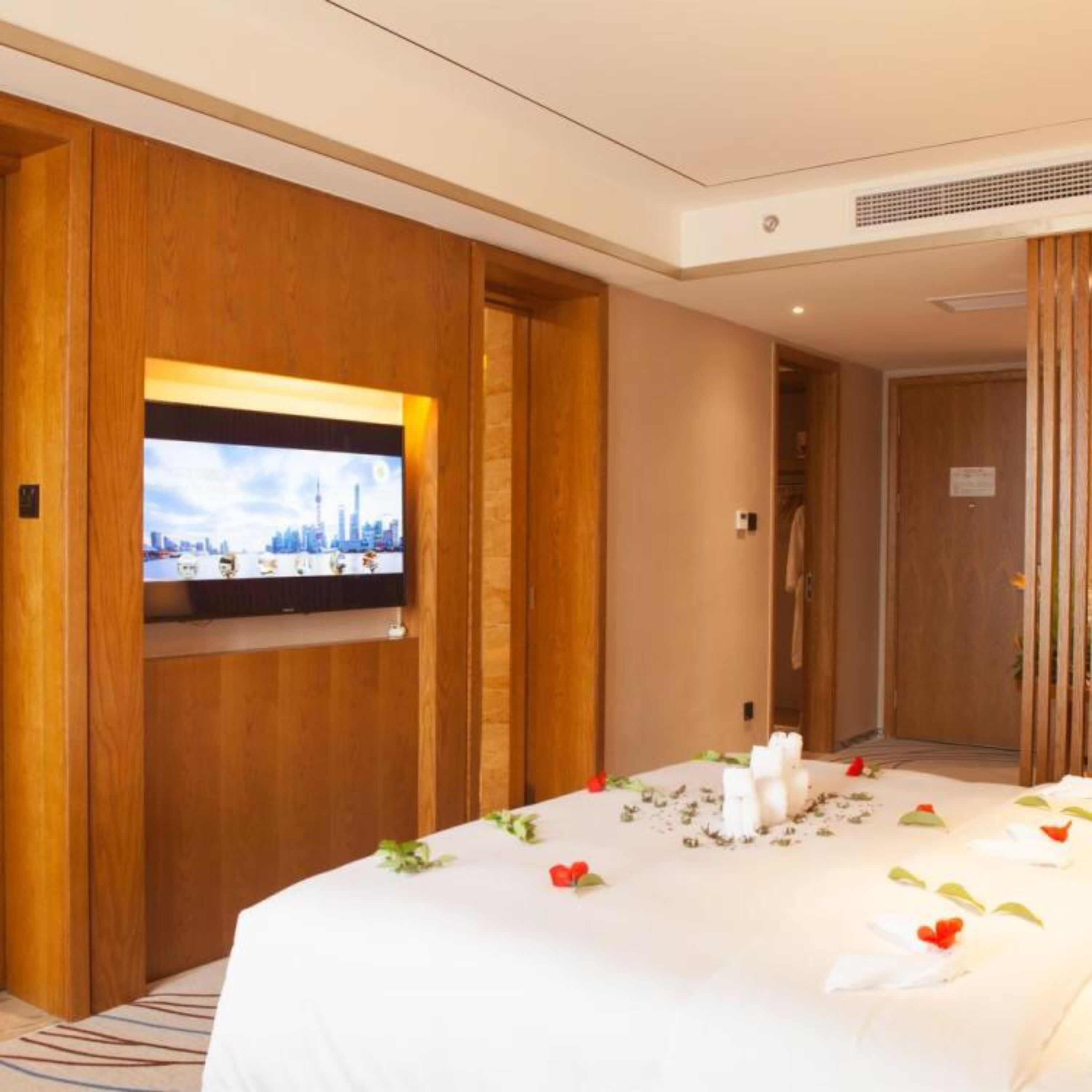 مكتب وستائر تعتيم ومكواة/لوح كي وواي فاي مجانًا