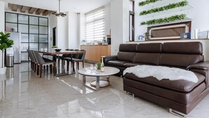 Lobby sitting area - Chingtian YunShe (Wujie)