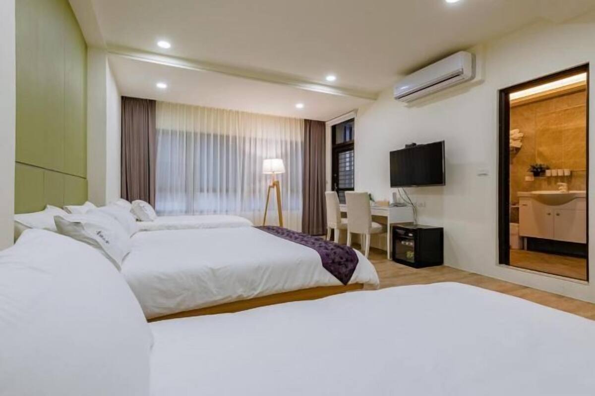 Desk, free WiFi, bed sheets