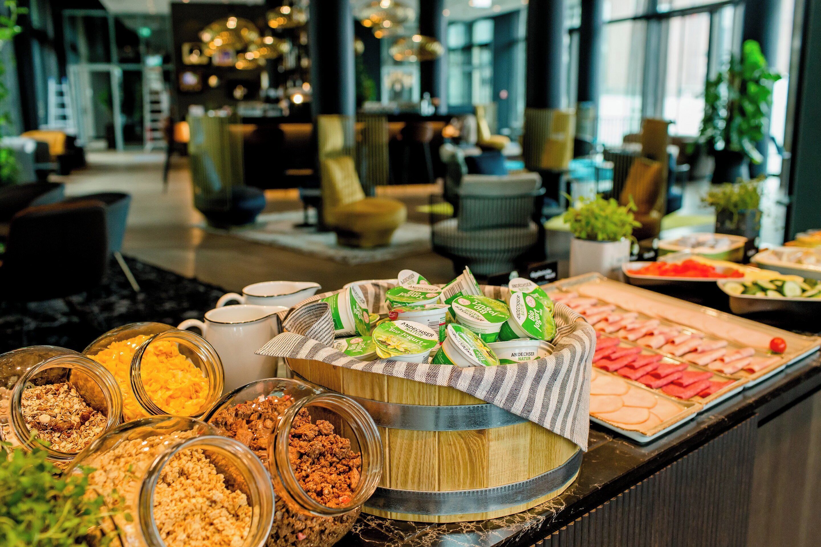 daily buffet breakfast for a fee