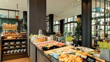 Bữa sáng buffet hàng ngày với phụ phí nhỏ