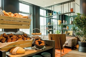 Buffet déjeuner servi tous les jours en supplément