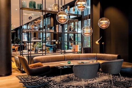 Bar (en la propiedad). Motel One Köln-Messe