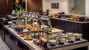 Desayuno buffet (JPY 2000 por persona)