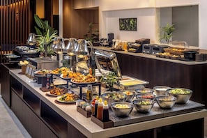 Petit déjeuner buffet servi tous les jours en supplément
