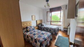 3 chambres, fer et planche à repasser, lit parapluie, Wi-Fi gratuit