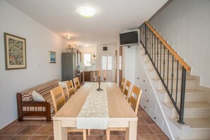 Villa (Two Bedroom Villa with Swimming Pool) | Dining room