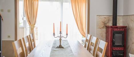 Villa (Two Bedroom Villa with Swimming Pool) | Spisestue