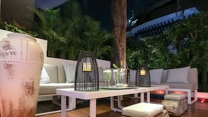 An outdoor seating area with white sofas, a glass table, and two black lanterns. - Luxury Duplex  2 MIN to 5th , Beach & Tourist Aera (Playa del Carmen)