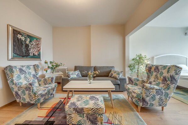 34-inch TV with cable channels - Beautiful Jewel in the TOP Centre (Sofia)