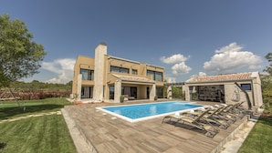 Outdoor pool, sun loungers - Spacious Villa With Private Pool and Jacuzzi in Porec (Sveti Lovrec)
