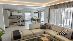 Interior - Spacious Villa With Private Pool and Jacuzzi in Porec (Sveti Lovrec)
