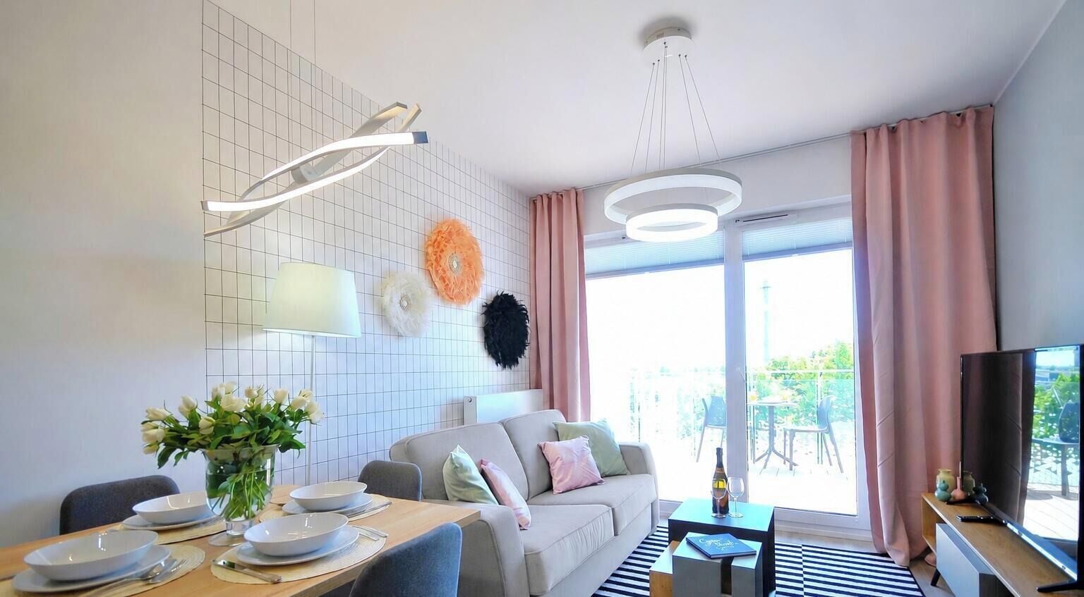Appartamento Deluxe, vista piscina (NTD517) | Area soggiorno | TV a schermo piatto 42 pollici con canali via cavo, TV, giocattoli