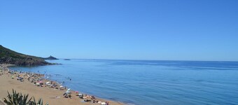 BA1 Nice apartment in a waterfront villa - Private stair to the sandy beach.