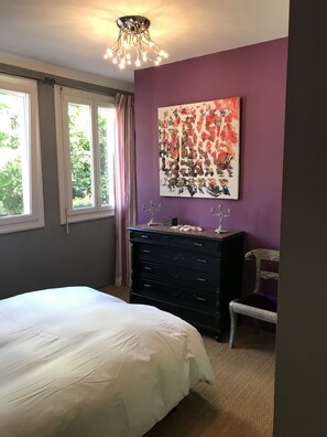1 habitación, tabla de planchar con plancha, wifi y ropa de cama 