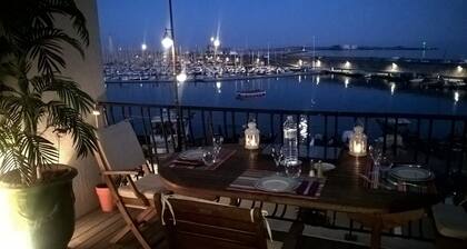 Very bright F2 with terrace and panoramic view of the Port <br>
