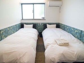 1 室のベッドルーム、デスク、アイロン / アイロン台、WiFi (無料)