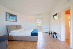 Deluxe Suite | 1 bedroom, Frette Italian sheets, premium bedding, memory foam beds - B&B Villa Zola (Capoterra)