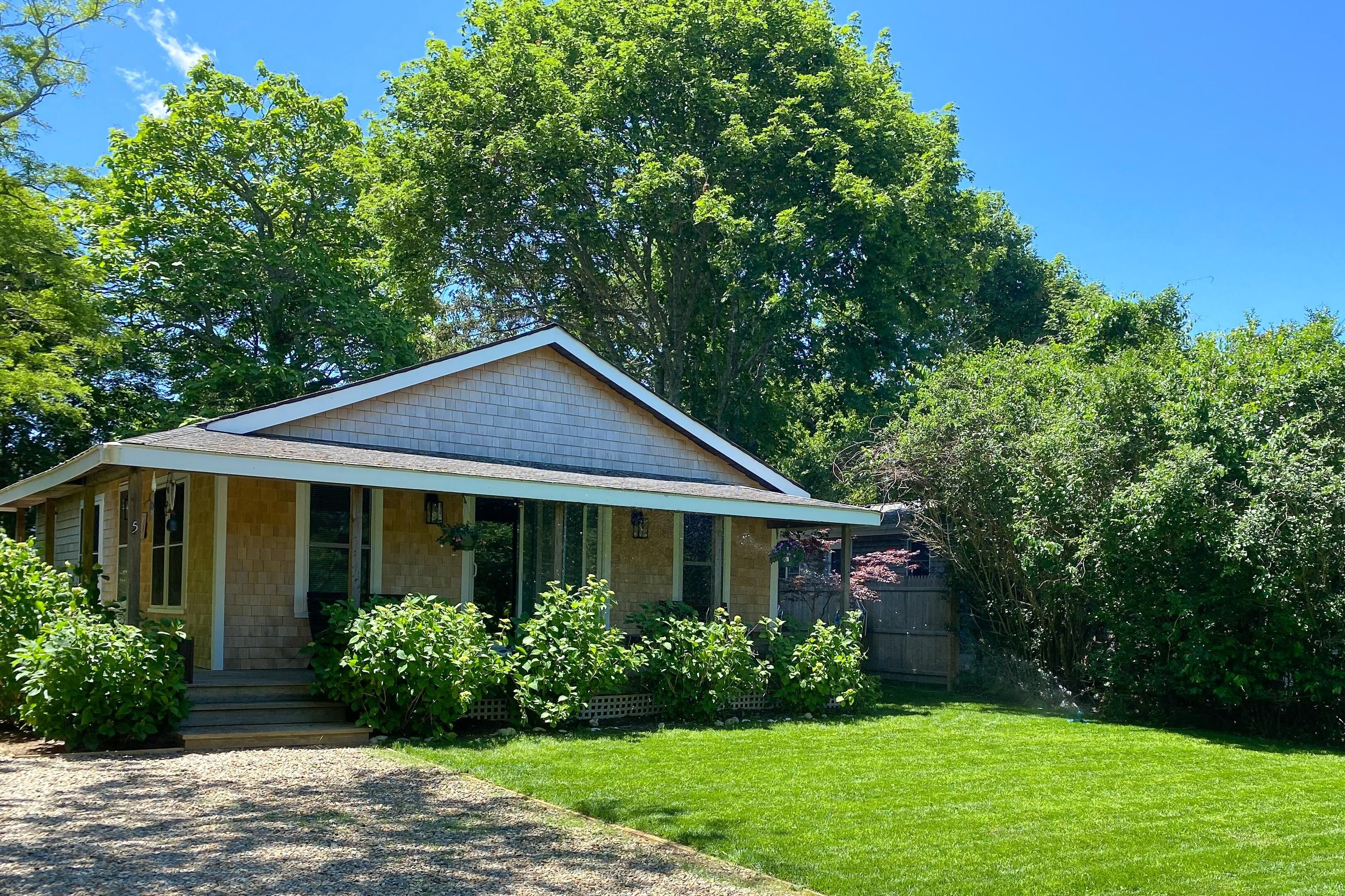 Newly Renovated House - Quiet area, walk to Downtown Oak Bluffs and the harbor