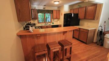 冰箱、微波炉、烤箱、炉灶