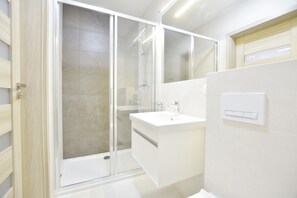 Comfort-Apartment (41 Bałtycka6) | Badezimmer | Haartrockner, Handtücher