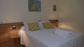 2 bedrooms, desk, soundproofing, iron/ironing board