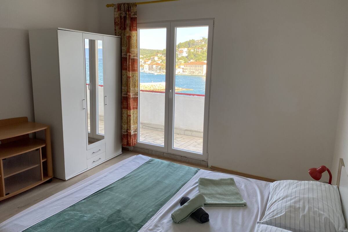 Cunas gratuitas, wifi gratis y ropa de cama