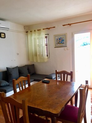Premier Apartment | Living room | Flat-screen TV - Apartments Peronja Seafront (Jelsa)