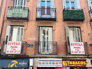 Front of property - Pension Rivera (Madrid)