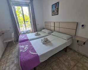 Double or Twin Room, Shared Bathroom | Free WiFi - Pension Rivera (Madrid)