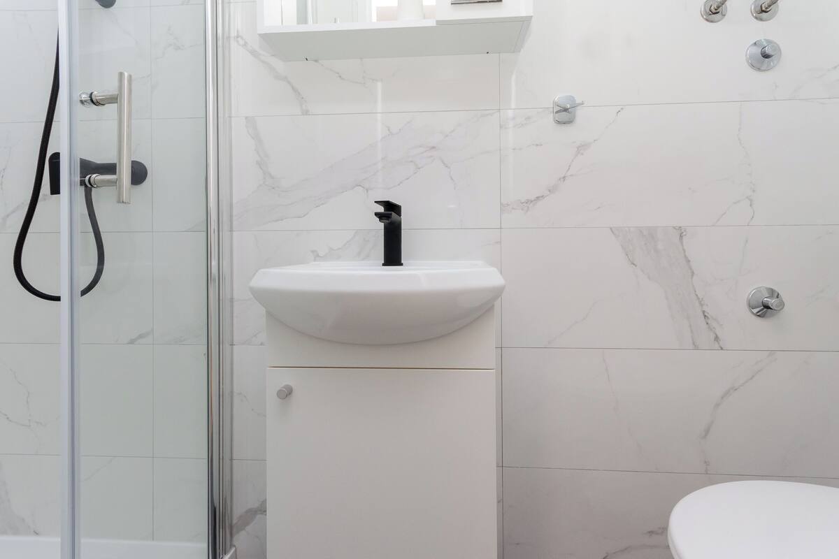 Room (S1) | Bathroom