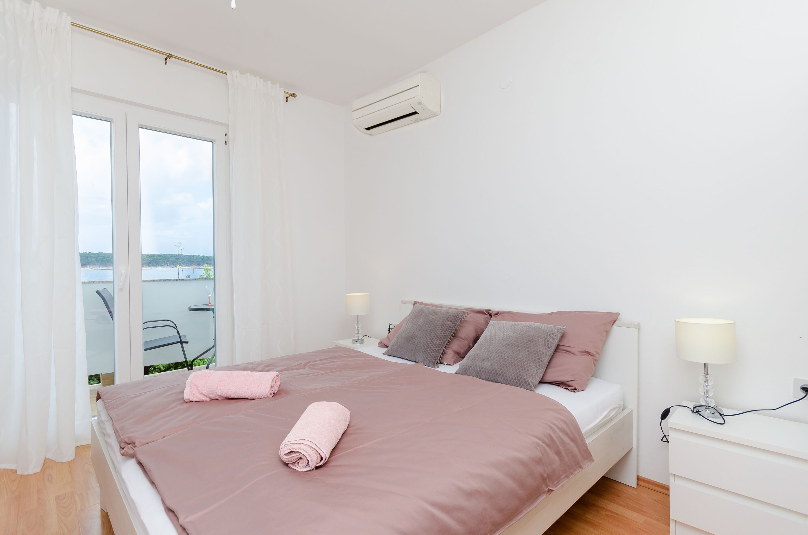 4 bedrooms, free WiFi
