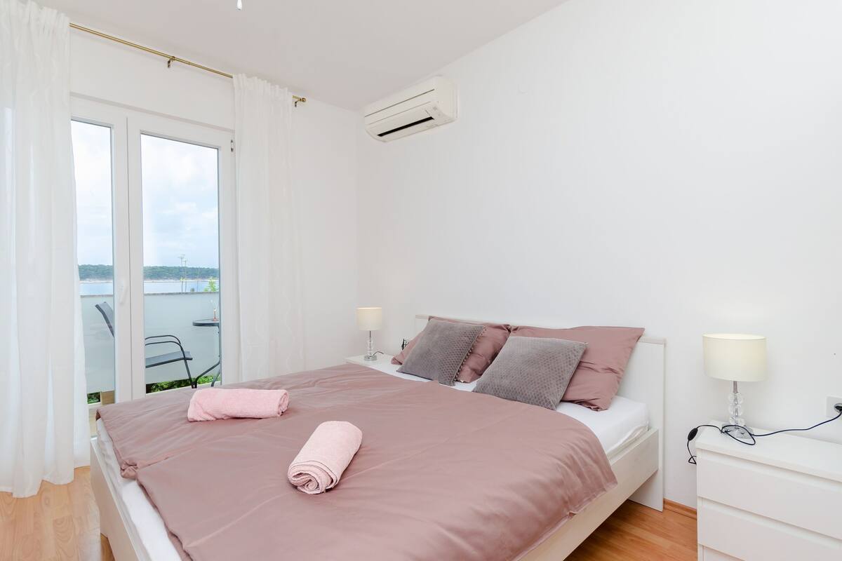 4 bedrooms, WiFi (free)