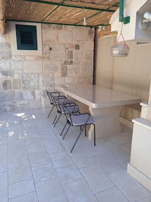 Tempat makan outdoor