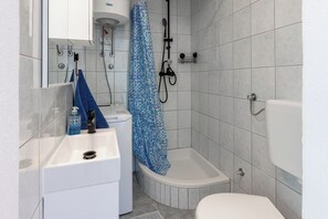 Apartment (A1) | Bathroom - Apartment Legac - Plavi (Senj)