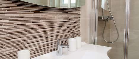 Bathroom | Shower