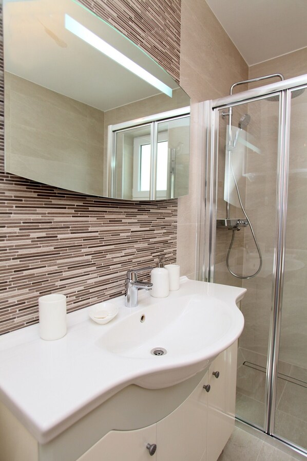 Bathroom | Shower