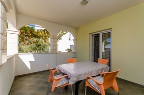 Terrace/patio - Apartments Palm Tree (Okrug)