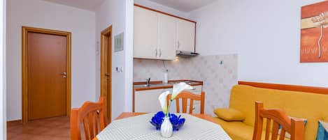 Apartment (A1) | Dining