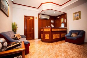 Reception - Pensión Carrera (Madrid)