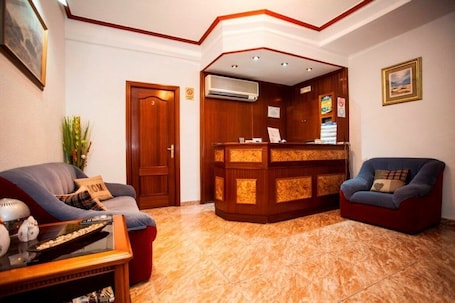 Recepción. Pensión Carrera