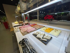 A buffet with various food items including meats, cheeses, and fruits. - Hotel Villa Odón (Villaviciosa de Odon)