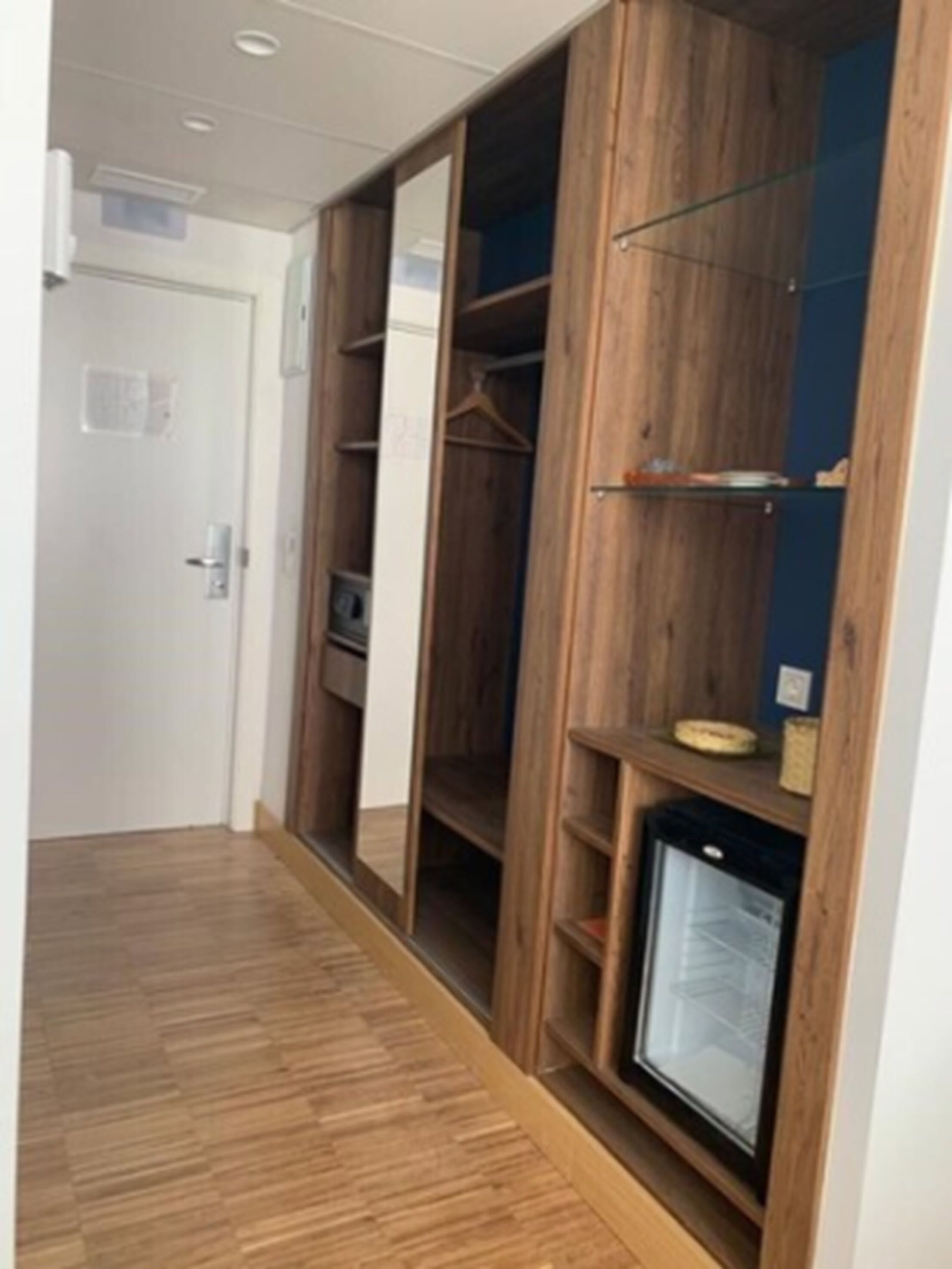 1 bedroom, egyptian cotton sheets, premium bedding, down duvets