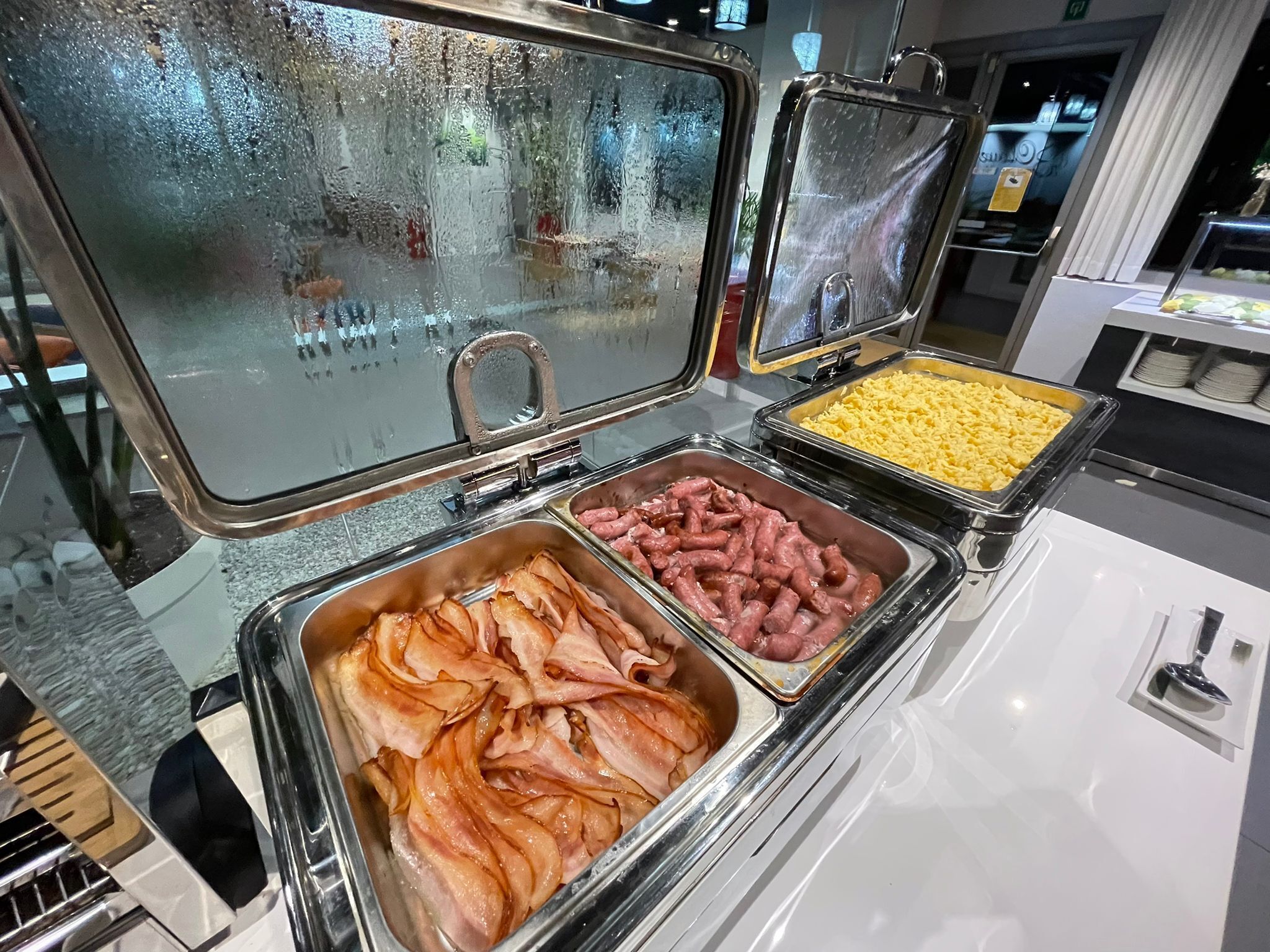 daily buffet breakfast (eur 14 per person)