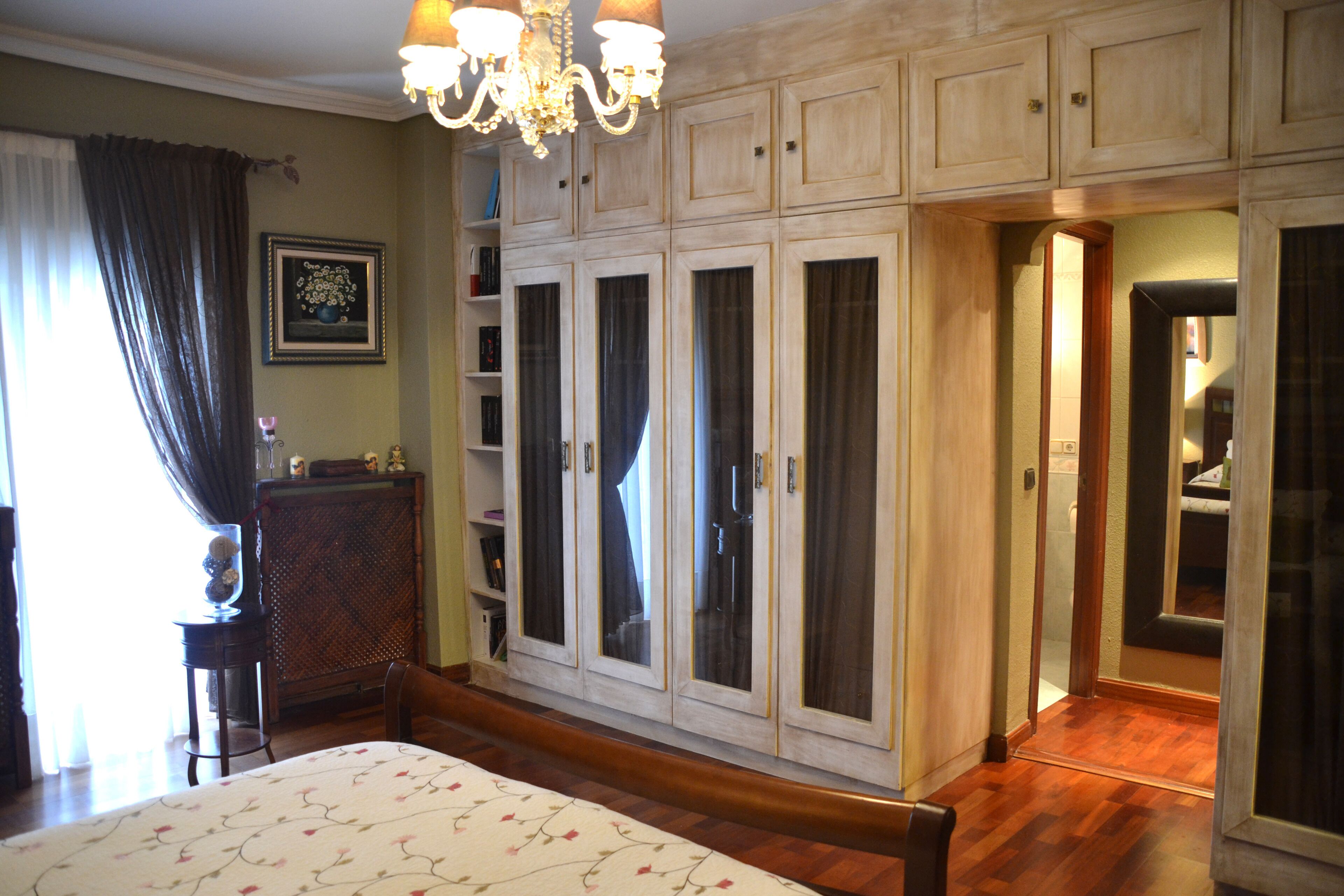 7 dormitoris, decoració individual, mobiliari individual i escriptori 