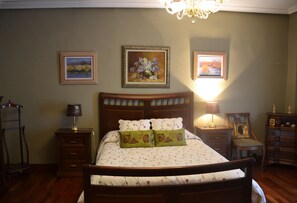 Standard Room | 7 bedrooms, individually decorated, individually furnished, desk