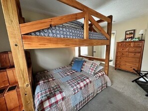4 chambres, fer et planche à repasser, Wi-Fi gratuit, draps fournis