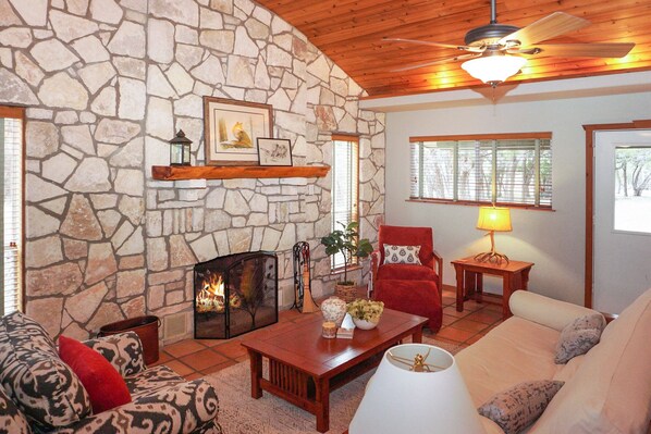 TV, fireplace - Rosemary Cabin I Couples, Stargazing, Hill Country (Wimberley)