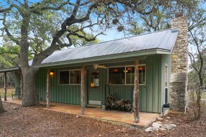 Exterior - Rosemary Cabin I Couples, Stargazing, Hill Country (Wimberley)