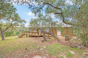 Exterior - Prickly Pear Cabin I Stargazing, Couples (Wimberley)